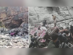 पाकिस्तान में बड़ा हादसा, खाई में बस गिरने से 40 यात्रियों की मौत, बलूचिस्तान-खैबर पख्तूनख्वा बॉर्डर की घटना