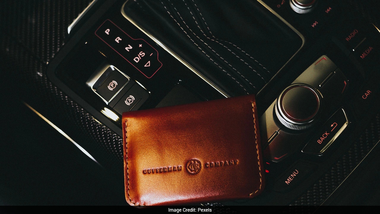 Bengaluru Cab Driver Returns Lost Wallet Days After Passenger Left It Behind