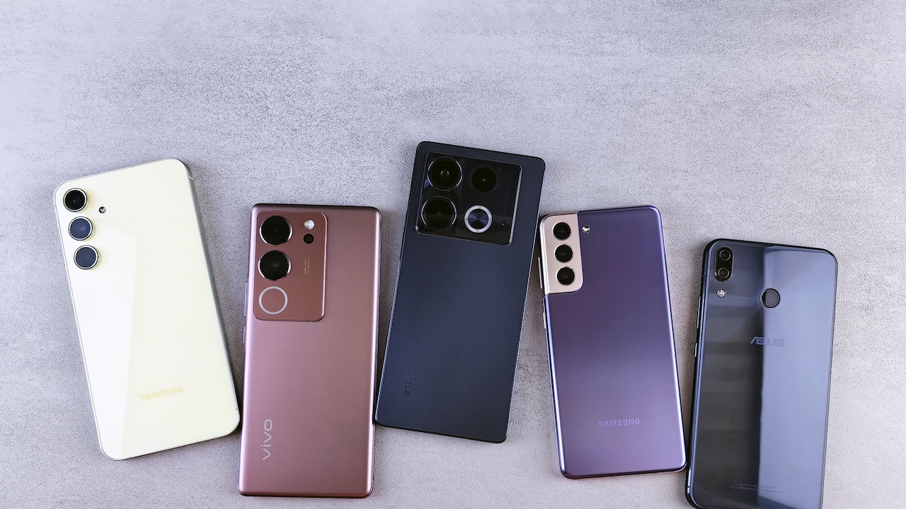 Which mobile phone do you want to grab under ₹30,000 from Flipkart GOAT Sale?