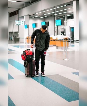 8 Things You Should Always Pack in Your Carry-on Bag
