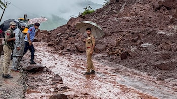 Traffic Suspended On Jammu-Srinagar National Highway After Landslides At Various Places &mdash; Videos