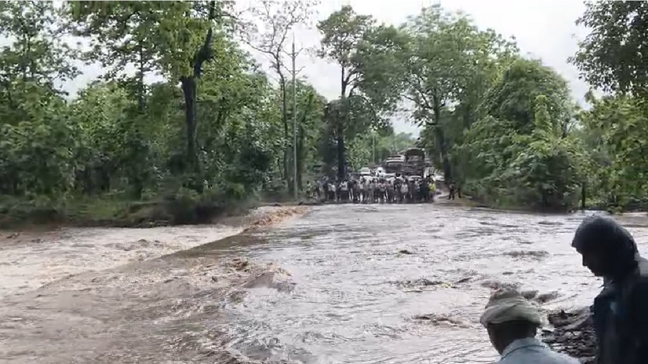 MP Monsoon Rain: बारिश से आफत, नदियां उफान पर MP Monsoon Rain: बारिश से आफत, नदियां उफान पर