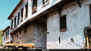 Pune News : बंद शाळेतून ३ किलो गांजा जप्त; रात्रीच्या वेळी गस्तीदरम्यान 'त्या' वाहनांमुळे मोठा फ्रॉड उघड