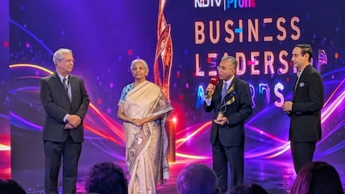 NDTV Profit Business Leadership Awards: महिंद्रा ग्रुप के CEO और MD अनीश शाह को मिला 'बिजनेस लीडर ऑफ द ईयर' अवॉर्ड