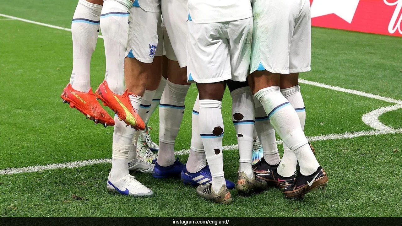Footballers cutting socks: a comfort trend, not a medical fix