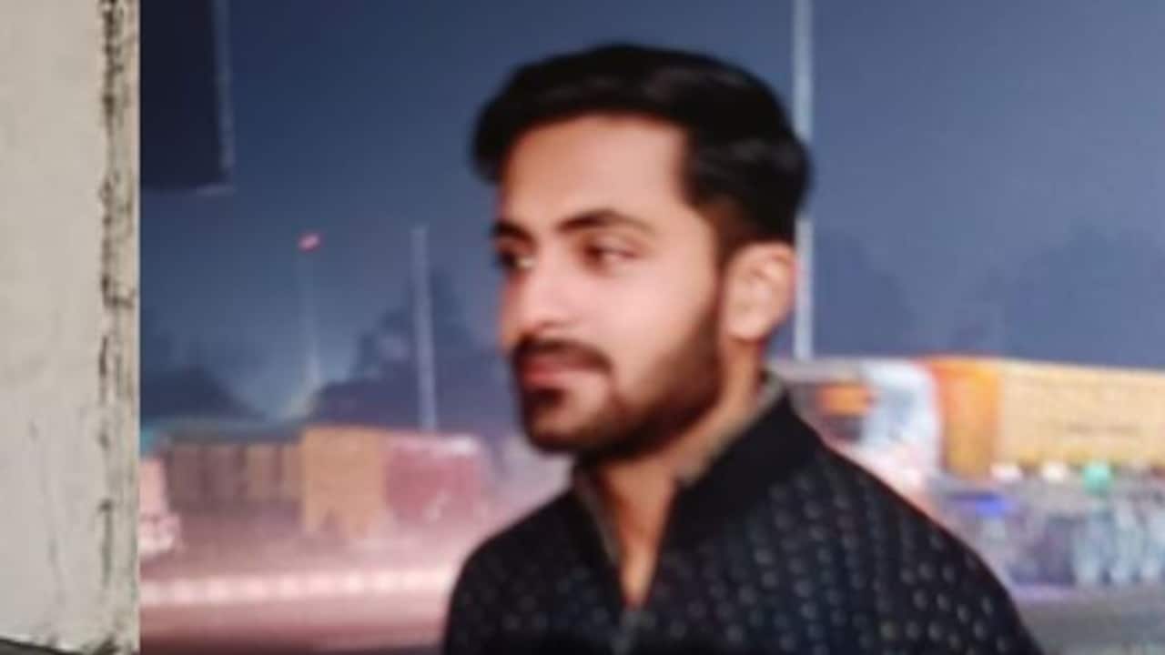 IT कंपनी के इंटरव्‍यू में हुआ रिजेक्‍ट, नोएडा की पॉश सोसायटी में युवक ने 21वीं मंजिल से लगा दी छलांग