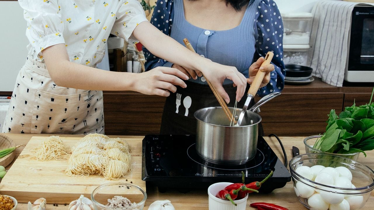 How To Choose An Induction Cooker Wattage, Safety And Cookware Guide How To Choose An Induction Cooker Wattage, Safety And Cookware Guide
