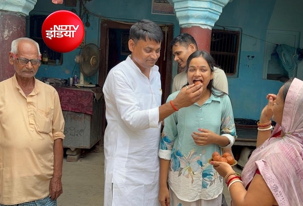 पिता चलाते हैं छोटी किराना दुकान, कोटा नहीं जा पाए तो सहरसा में ही 3 भाई-बहनों ने एक साथ क्रैक किया NEET