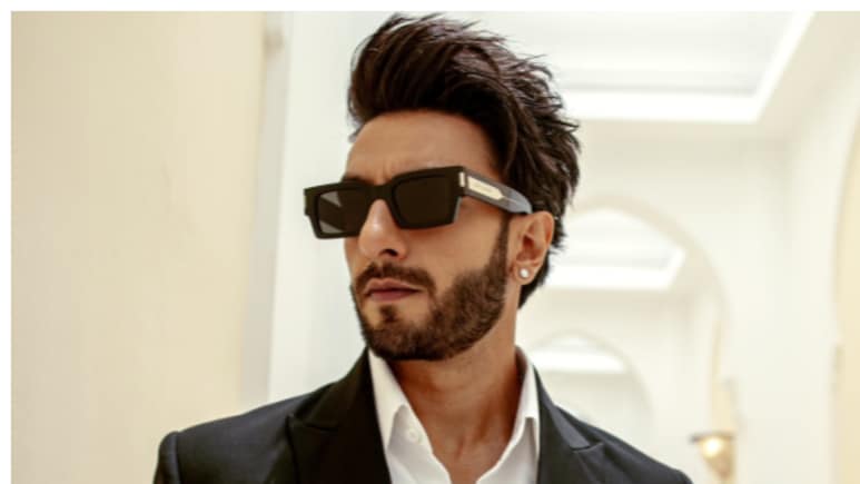 Ranveer Singh, Arjun Kapoor Recreate 'Tune Maari Entriyaan' At Anshula Kapoor's Reception | Watch