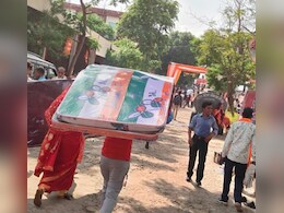 UP के सामूहिक विवाह में दूल्हा-दुल्हन को तोहफे में मिले TMC के बैनर वाले गद्दे, कंपनी और कर्मचारी पर गिरी गाज