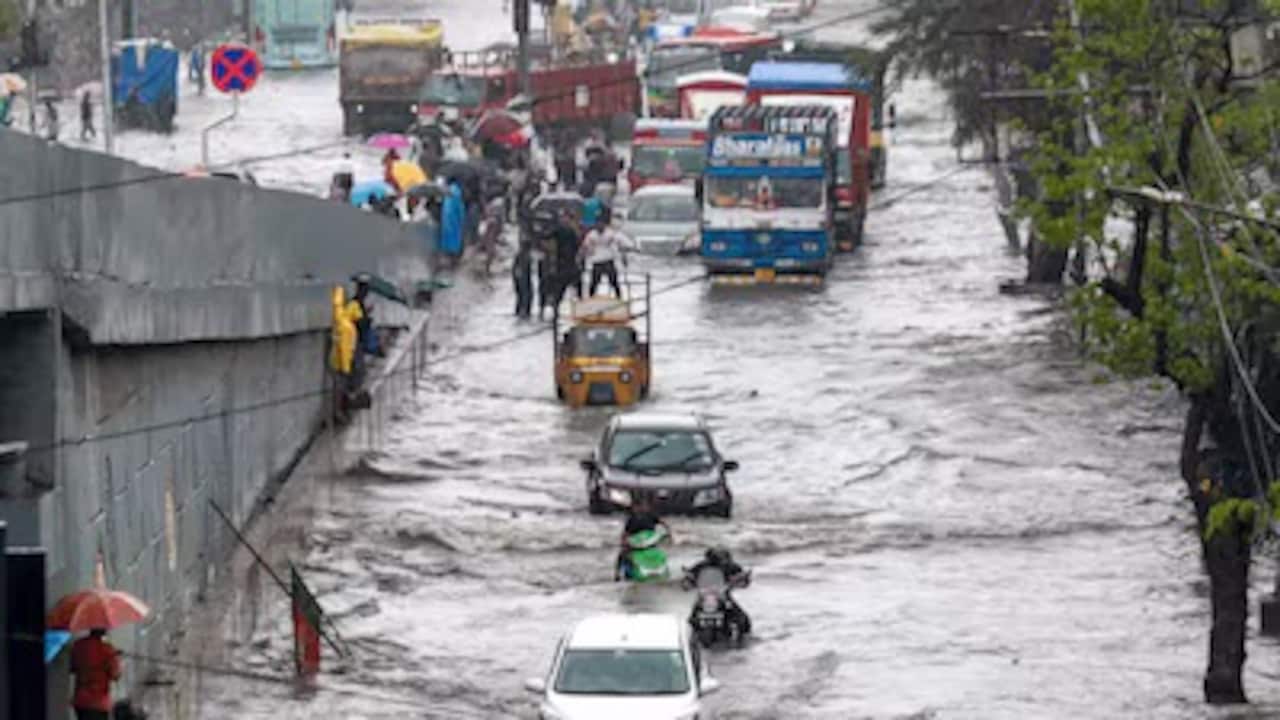 Mumbai On RED Alert! IMD Warns Of Very Heavy To Extremely Heavy Rainfall For City, Thane, Raigad And Palghar