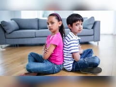 Sibling Rivalry: माता-पिता की इस एक गलती की वजह से होती है भाई-बहनों में लड़ाई, बढ़ जाती हैं रिश्ते में दूरियां