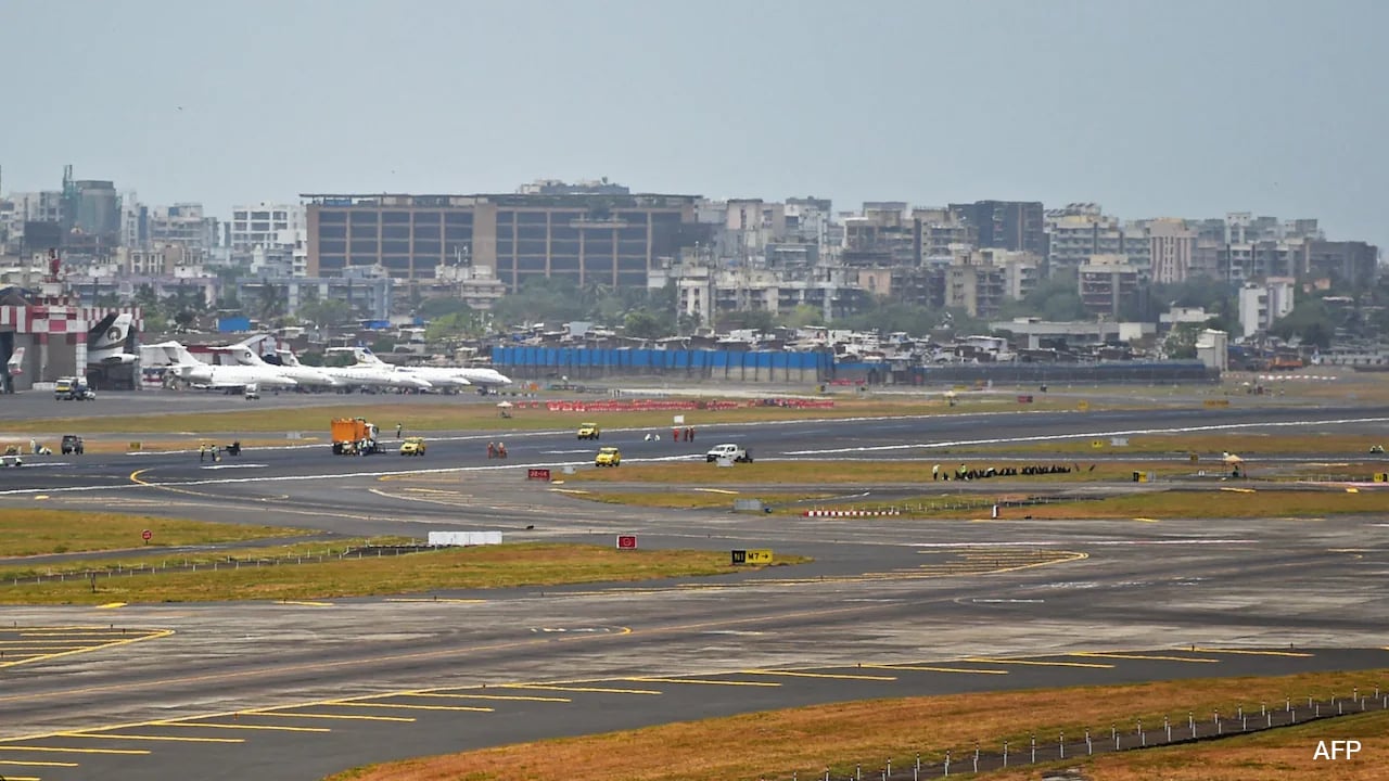 Air India, AI Express Flights Come Face-To-Face On Mumbai Runway