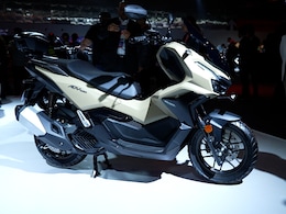 Honda ADV160 Breaks Cover With Maxi-Scooter Style
