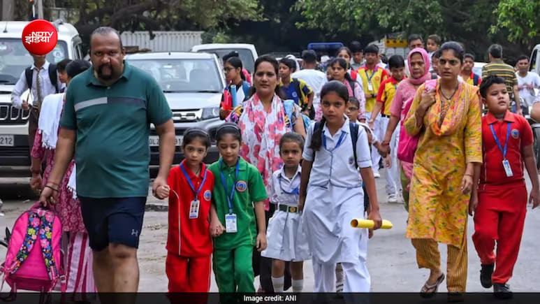 दिल्ली के प्राइवेट स्कूलों पर सरकार सख्त, अब फीस बढ़ाने से पहले लेनी होगी बच्चों के पैरेंट्स से मंजूरी