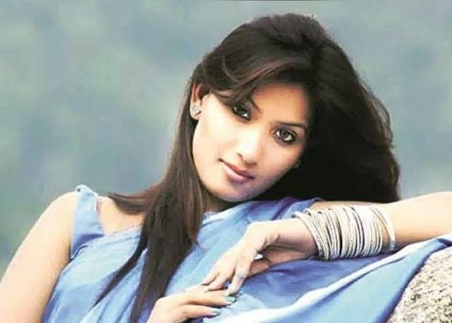 Kareena's Co-Star's Body Was Cut Into Pieces, Severed Head Thrown From A Bus