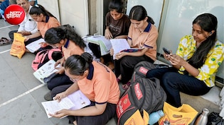 650 से सीधे 135 हो गए नंबर, तीन बार स्कोर बदलने पर दिल्ली हाईकोर्ट पहुंचा NEET का छात्र