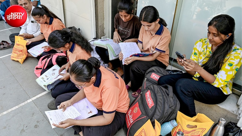 650 से सीधे 135 हो गए नंबर, तीन बार स्कोर बदलने पर दिल्ली हाईकोर्ट पहुंचा NEET का छात्र