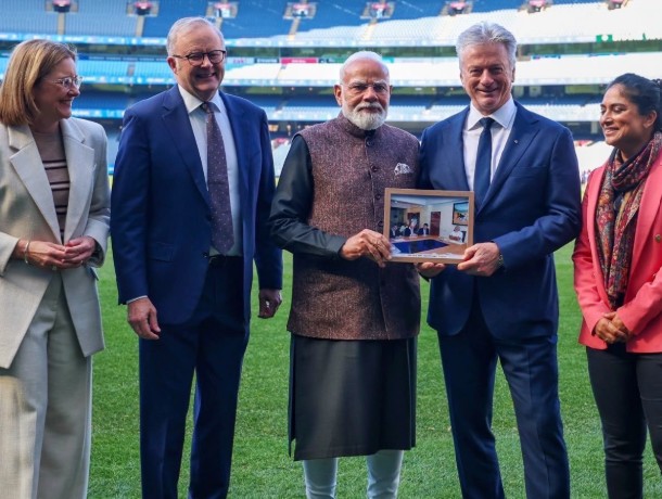 पीएम मोदी ने ऑस्ट्रेलिया के पूर्व कप्तान स्टीव वॉ को दी खास तस्वीर, जानिए कनेक्शन
