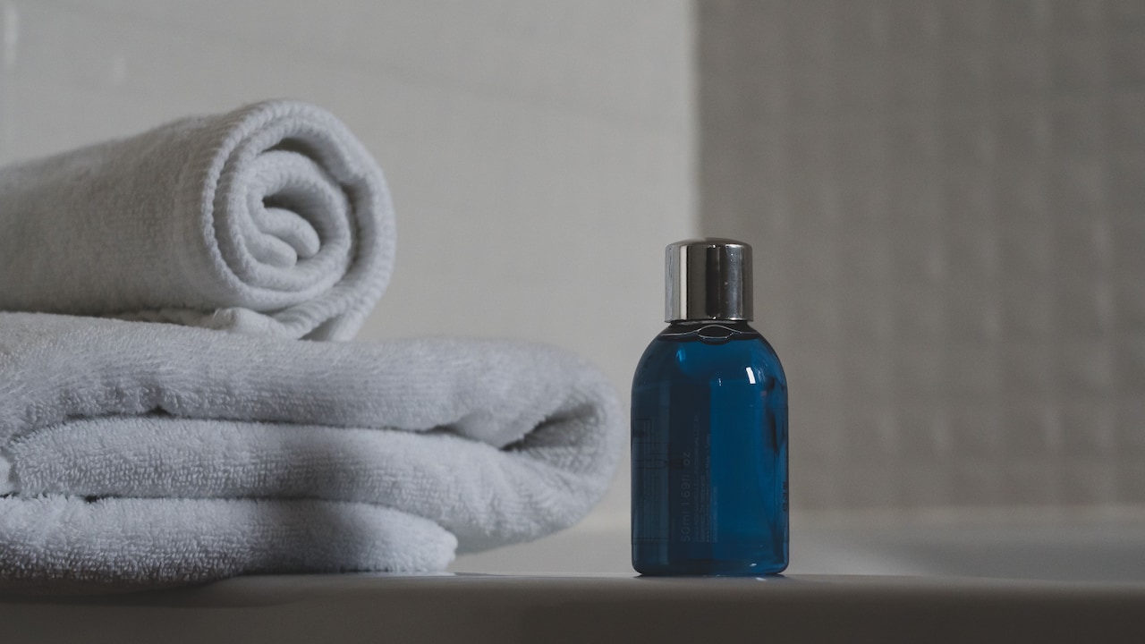 Why Shower Gel Creates Plenty Of Foam But Leaves Skin Dry Why Shower Gel Creates Plenty Of Foam But Leaves Skin Dry