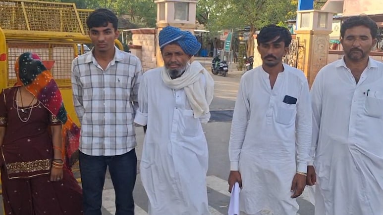 जालौर में तुगलकी फरमान: भाई के लिव-इन रिश्ते की सजा पूरे परिवार को, 21 लाख का जुर्माना और हुक्का-पानी बंद