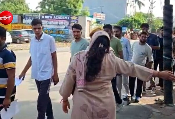 राजस्थान LDC भर्ती परीक्षा आज, अजमेर परीक्षा केंद्र के बाहर 30 मिनट तक रोके गए उम्मीदवार, देरी से मिली एंट्री