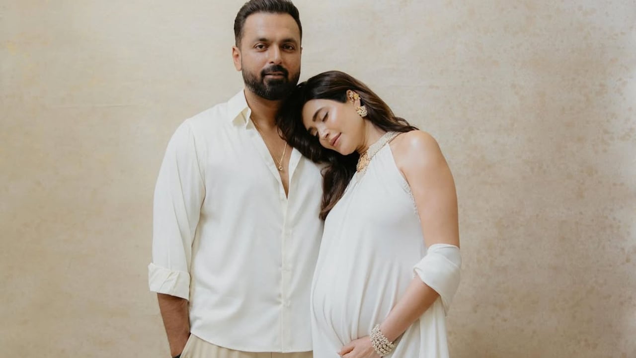 करिश्मा तन्ना ने 42 साल की उम्र में दिया बेटे को जन्म, सोशल मीडिया पर शेयर की खुशखबरी
