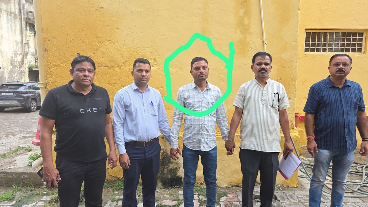 मात्र 3000 के चक्कर में फंस गया ग्राम विकास अधिकारी, ACB ने घूस लेते रंगे हाथ दबोचा
