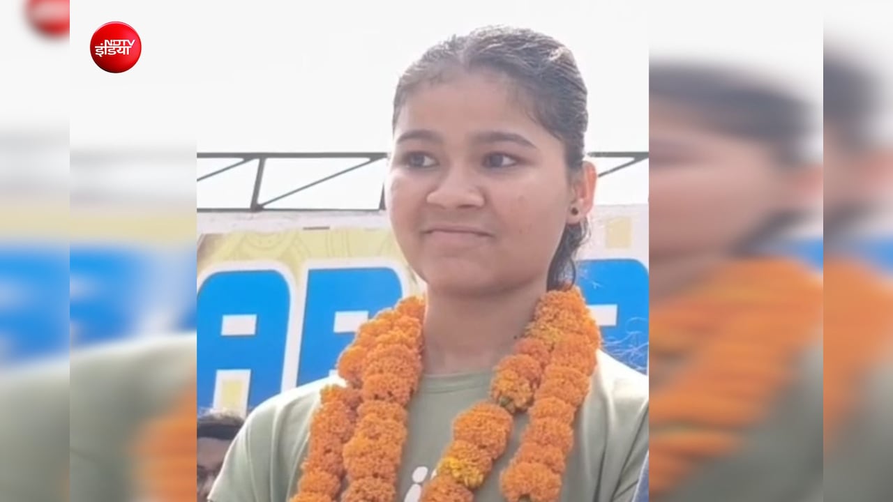 दूसरों के लिए रोटियां सेकते बीते 15 साल, अब उसी रसोइया की बेटी बनेगी डॉक्टर, बिना कोचिंग दिव्या ने निकाला NEET