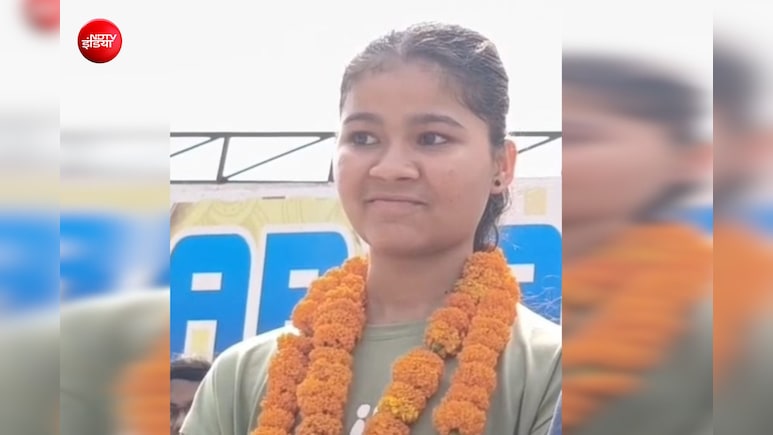 दूसरों के लिए रोटियां सेकते बीते 15 साल, अब उसी रसोइया की बेटी बनेगी डॉक्टर, बिना कोचिंग दिव्या ने निकाला NEET