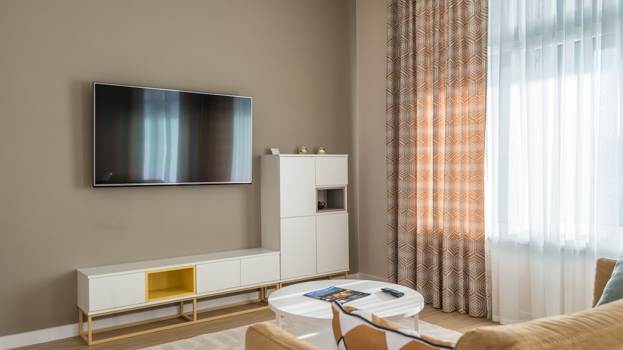 TV Buying Guide: Resolution, Refresh Rate, Ports And Operating System