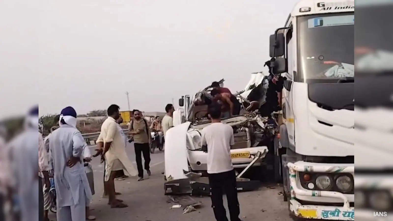 Four Rajasthan Pilgrims Killed in Collision with Parked Truck on Punjab Highway