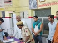 चलती ट्रेन में युवती से छेड़छाड़, विरोध पर चेन पुल&zwj;िंग कर साथ&zwj;ियों को बुलाया आरोपी; मारपीट और पथराव