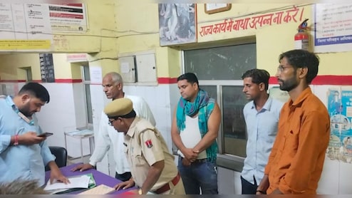चलती ट्रेन में युवती से छेड़छाड़, विरोध पर चेन पुल&zwj;िंग कर साथ&zwj;ियों को बुलाया आरोपी; मारपीट और पथराव