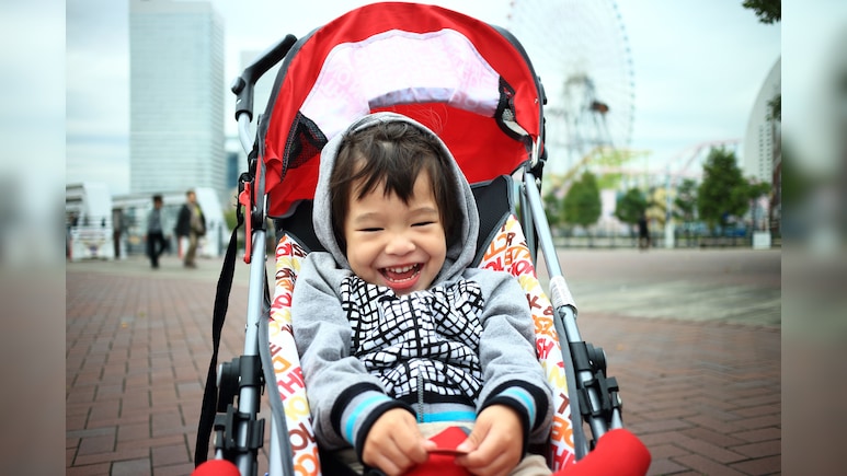 बच्चे की हर जरूरत होगी पूरी, Baby Carriers से Stroller, बेबी केयर प्रोडक्ट्स तक SALE में सब पर 60% तक की छूट