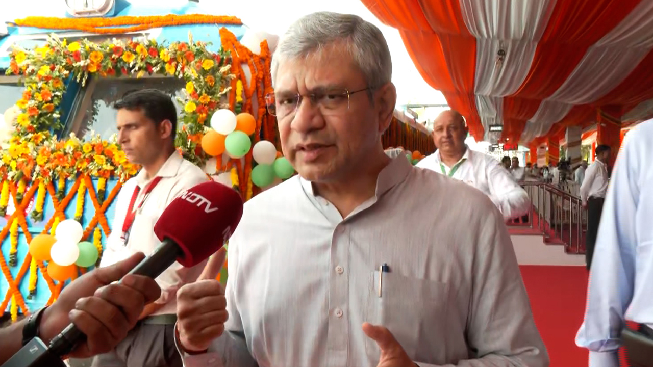 India's First Hydrogen Train a Step Towards Green Mobility: Ashwini Vaishnaw