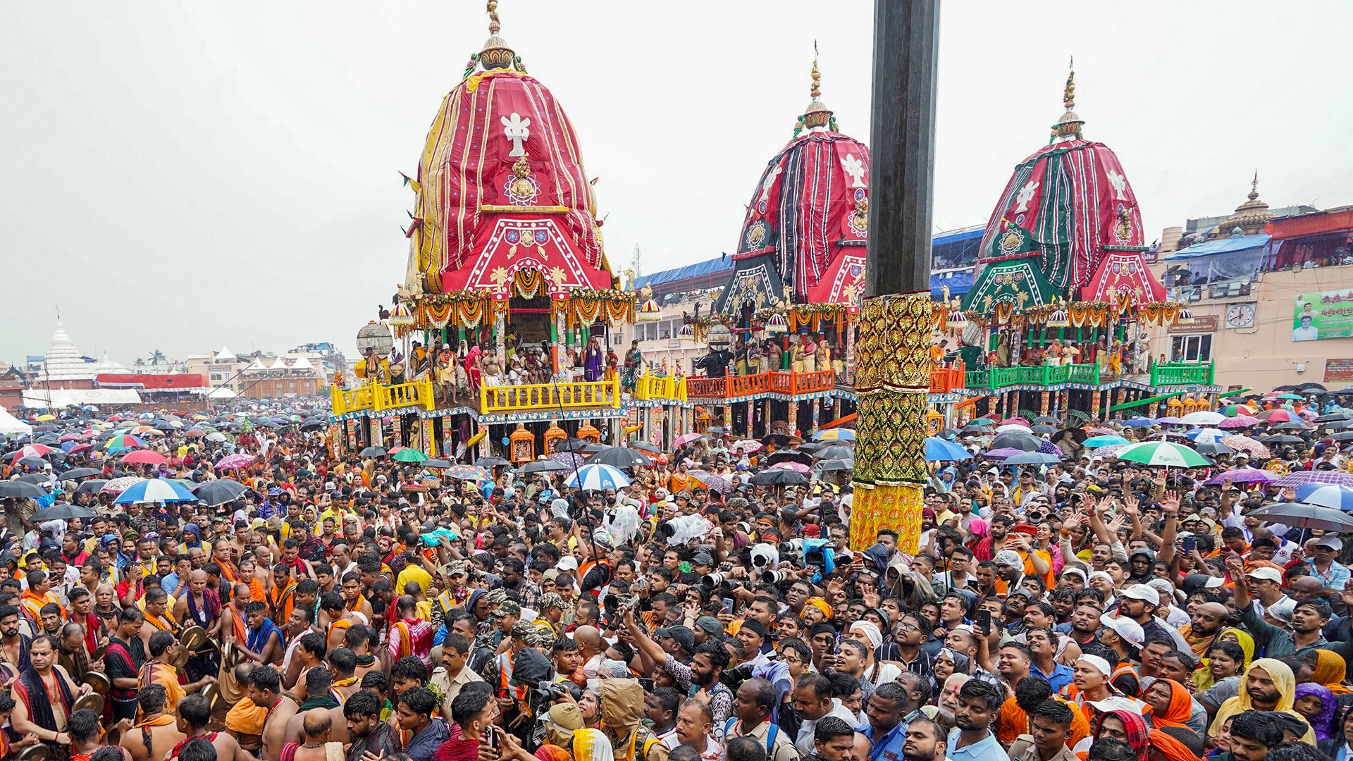 Puri Rath Yatra 2026: Lakhs Brave Rain to Pull Lord Jagannath's Chariot