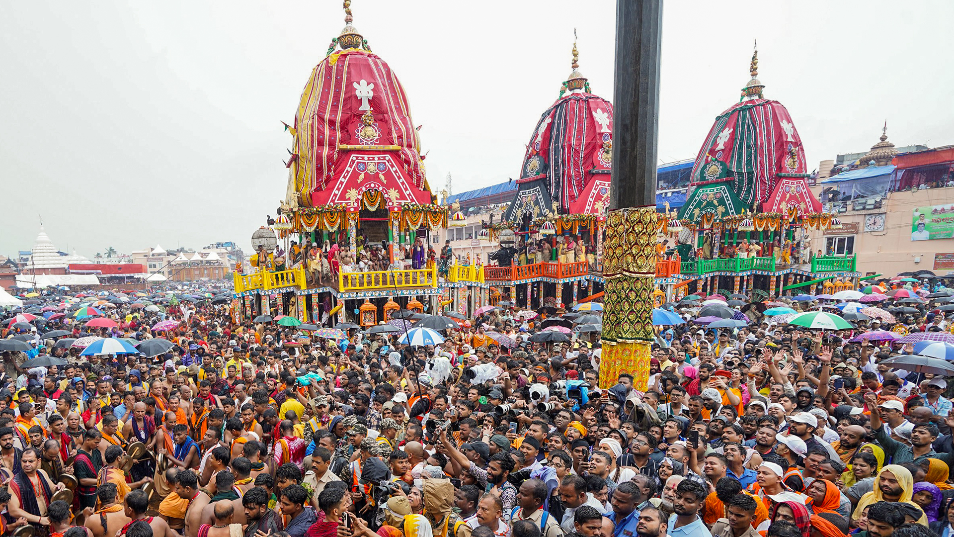 Puri Rath Yatra 2026: Lakhs Brave Rain to Pull Lord Jagannath's Chariot