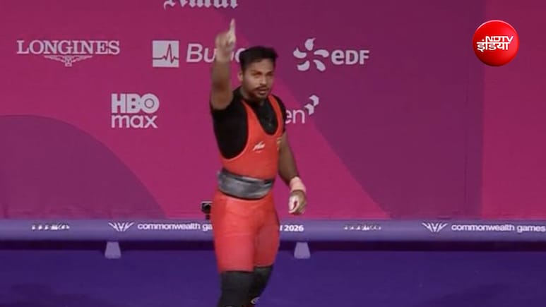 Who is Valluri Ajaya Babu:  पिता ने जीता था CWG मेडल, बेटे अजय बाबू  ने 16 साल बाद सिल्वर जीतकर रच दिया नया इतिहास