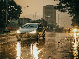 Monsoon 2026: डूबती सड़कों पर बाइक और कार बचाने के 8 Tips, हर ड्राइवर जरूर जान ले