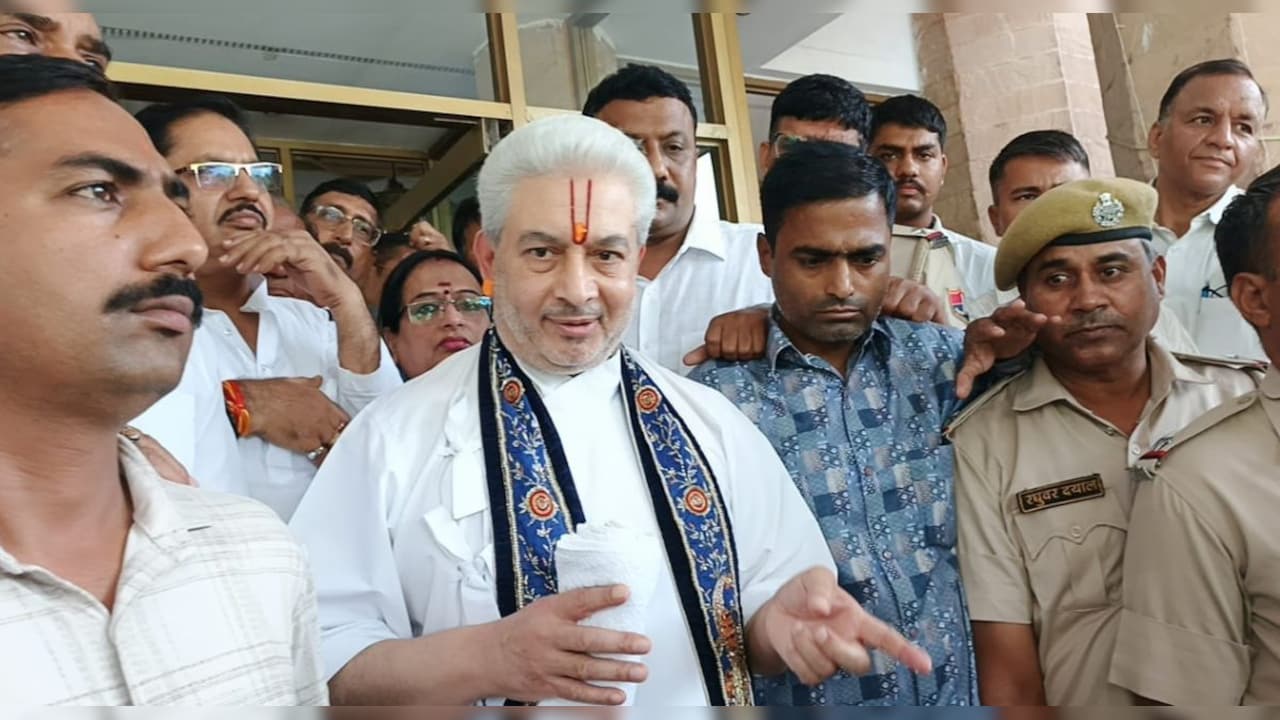 "खाटूश्‍यामजी का श्रीकृष्ण से संबंध नहीं", कथावाचक के ट‍िप्पणी पर भड़के श्‍याम भक्‍त; माफी मांगने पर हुए शांत