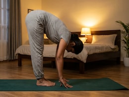 These Easy Bedtime Stretches Can Help You Fall Asleep Faster Tonight