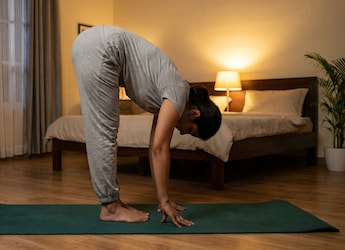 These Easy Bedtime Stretches Can Help You Fall Asleep Faster Tonight