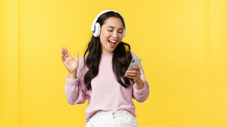 Confused By 'Ate,' 'Bussin', And 'Clock It'? Your Ultimate Guide To 60 Gen Z Slang Terms