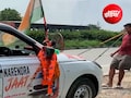 अनोखी कांवड़ को देख दांतों तले उंगली दबा रहे लोग; हरिद्वार से अलीगढ़ तक कार खींचकर कांवड़ यात्रा में शामिल