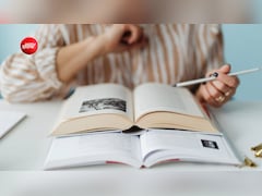 सेल्फ हेल्प किताबों की 4 आसान सीख, जो आपकी सोच और जिंदगी दोनों बदल सकती हैं