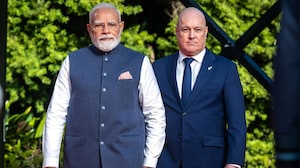 PM Modi Meets New Zealand PM Christopher Luxon In Auckland