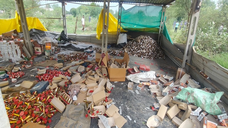 8 Killed, 9 Injured In Blast Inside Illegal Ahmedabad Firecracker Factory 8 Killed, 9 Injured In Blast Inside Illegal Ahmedabad Firecracker Factory