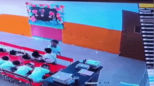 क्लास में बच्चे को जड़े ताबड़तोड़ थप्पड़,  लखनऊ के नामी स्कूल की घटना,  क्लास मॉनिटर की करतूत