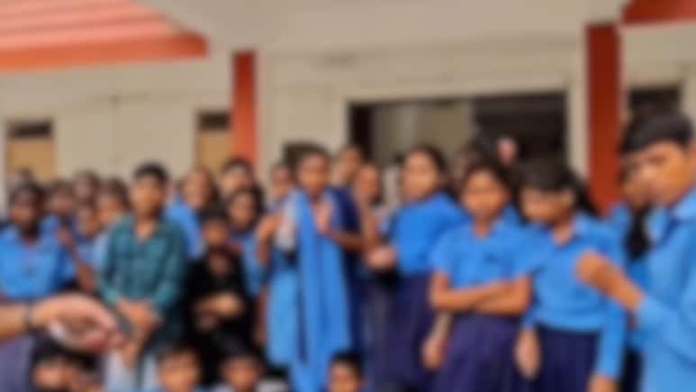 Students Corner Bihar Official Over Dirty Toilets, Poor-Quality Meals In School